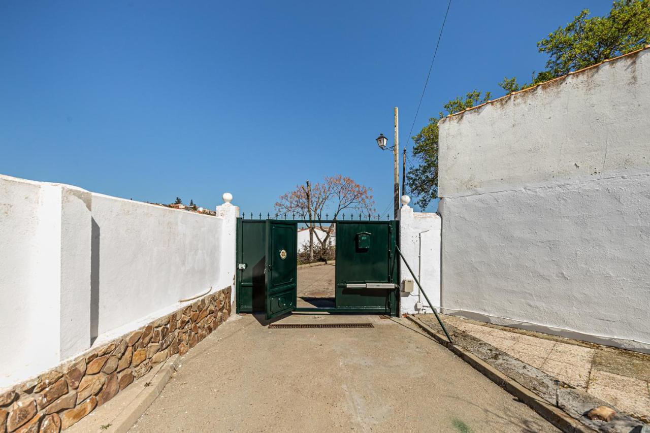 Waou Deluxe Cottage Titulcia Exterior photo